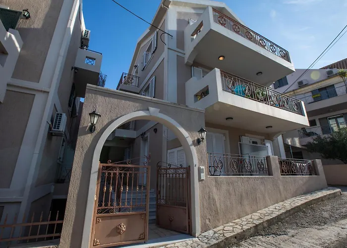 Apartment Elena's 4 *