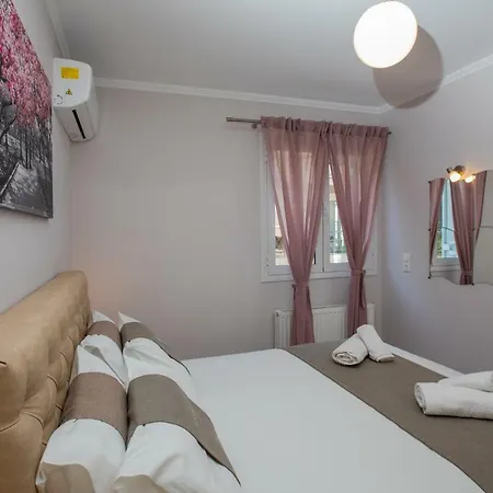 Апартаменты Elena's 4 *